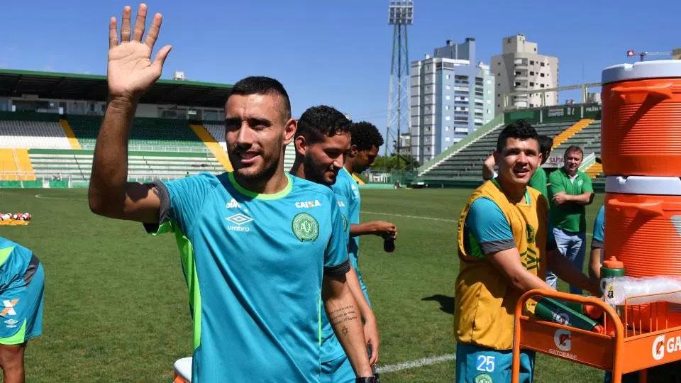 Alan%20Ruschel%20mengakui%20dukungan%20bersorak%20saat%20ia%20mempersiapkan%20untuk%20musim%20baru.